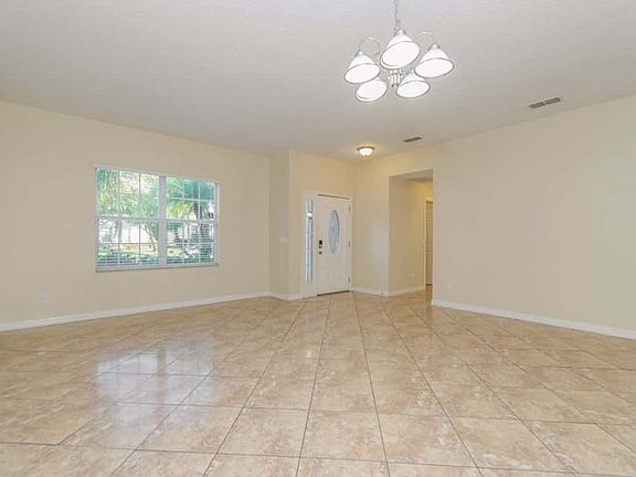 3rd image of 2156 The Oaks Blvd