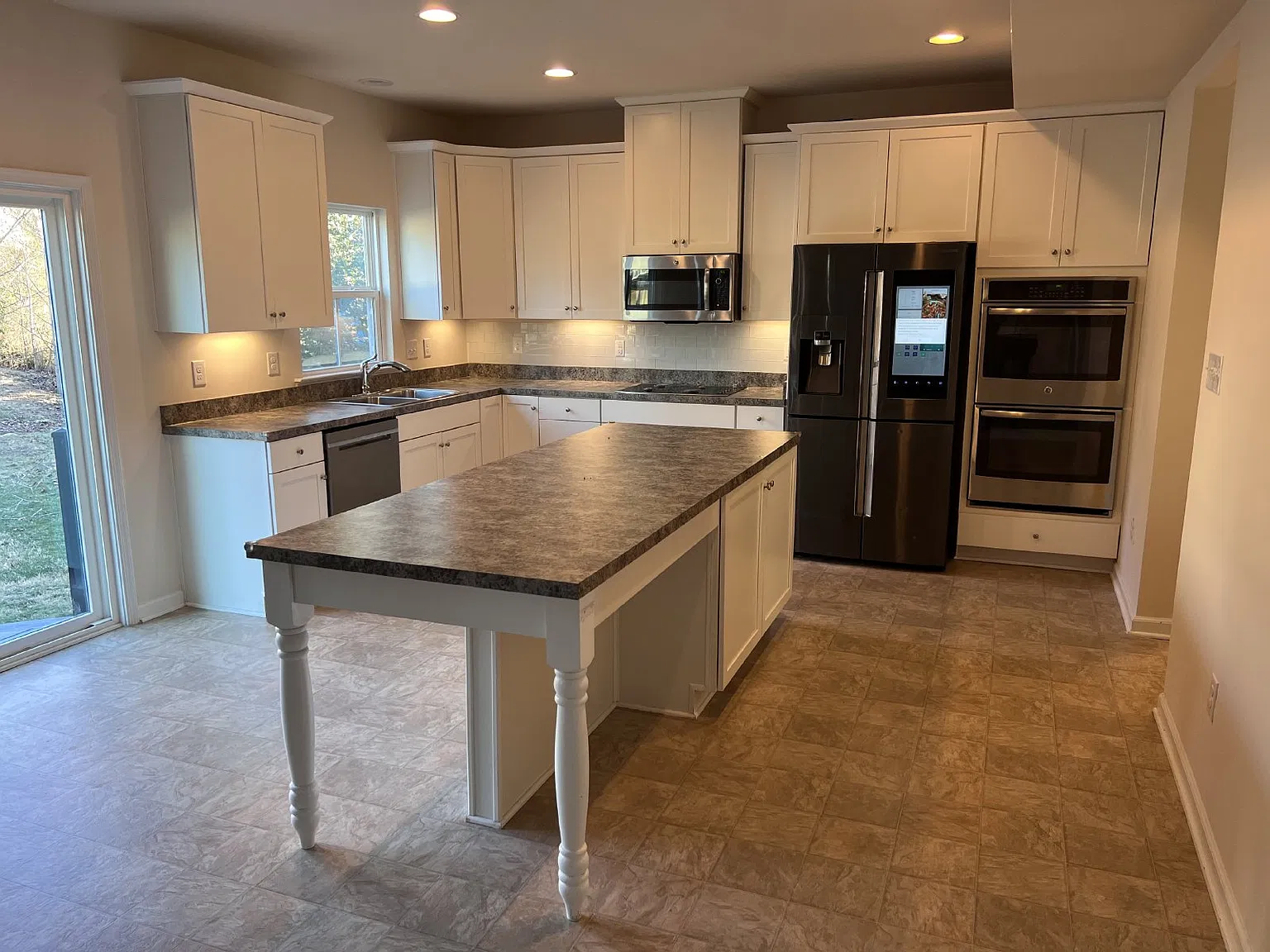 4 bed, 2.5 bath, 3182 sqft, $2,900 — Photo 4