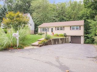 4 Manito Ave, Oakland, NJ 07436