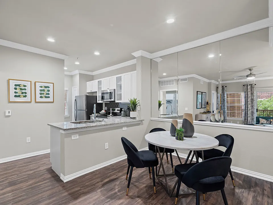 Grapevine 2499 apartments community photo