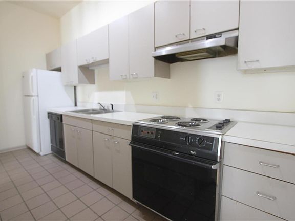 5th image of 3902 Shenandoah Ave APT B