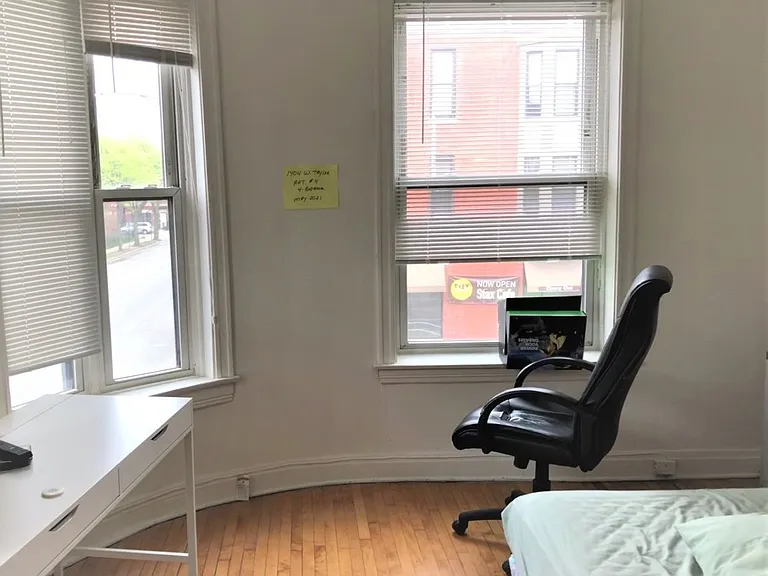 1400 W Taylor St — Photo 2