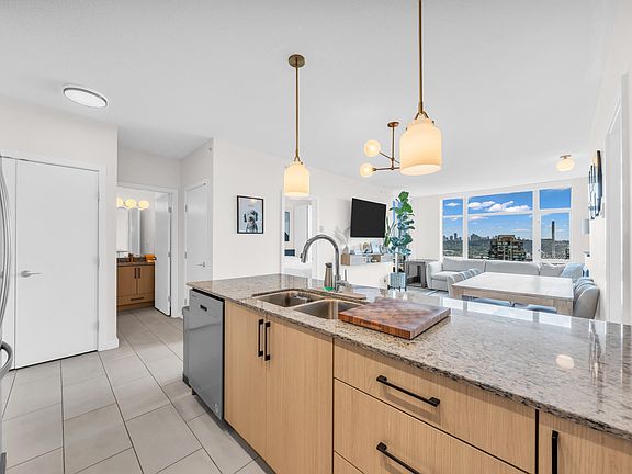 5th image of 280 Ross Dr #1805