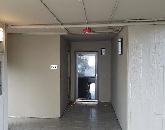 4th image of 9717 NE Juanita Dr #103A