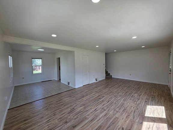 4th image of 1206 Putnam St