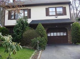 16 Canterbury Rd, Ringwood, NJ 07456