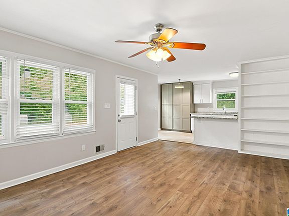 4th image of 401 Chestnut St