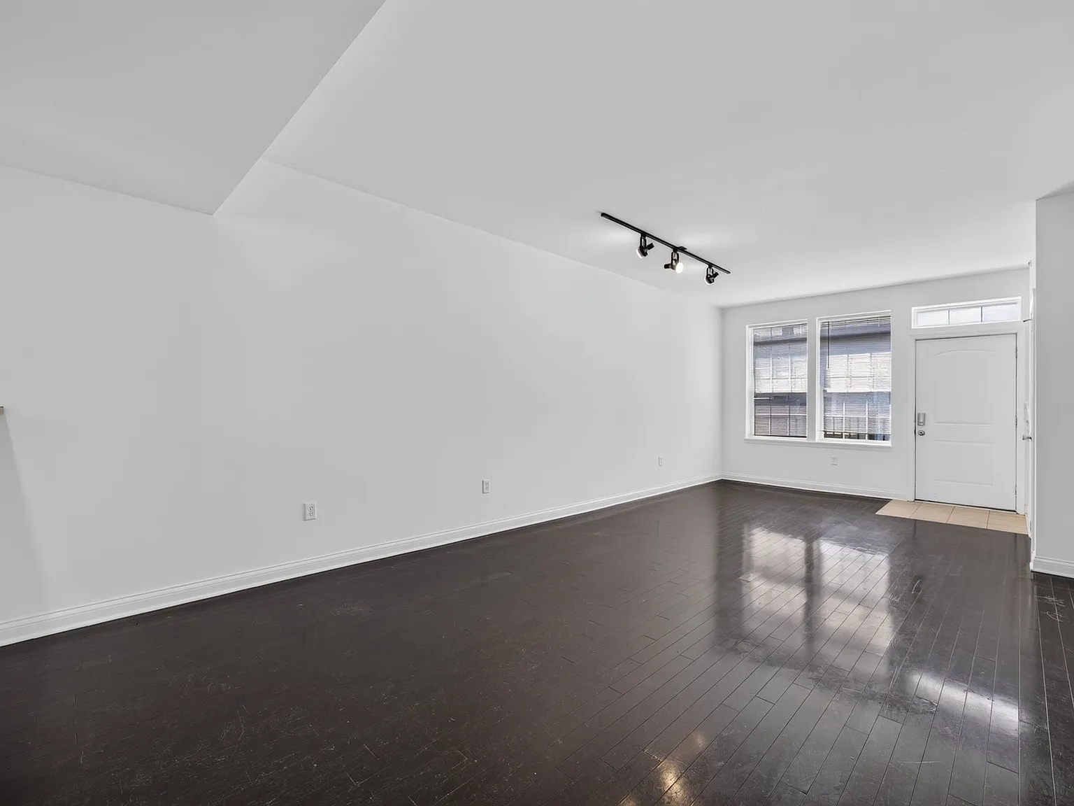 501 N Walnut St — Photo 3