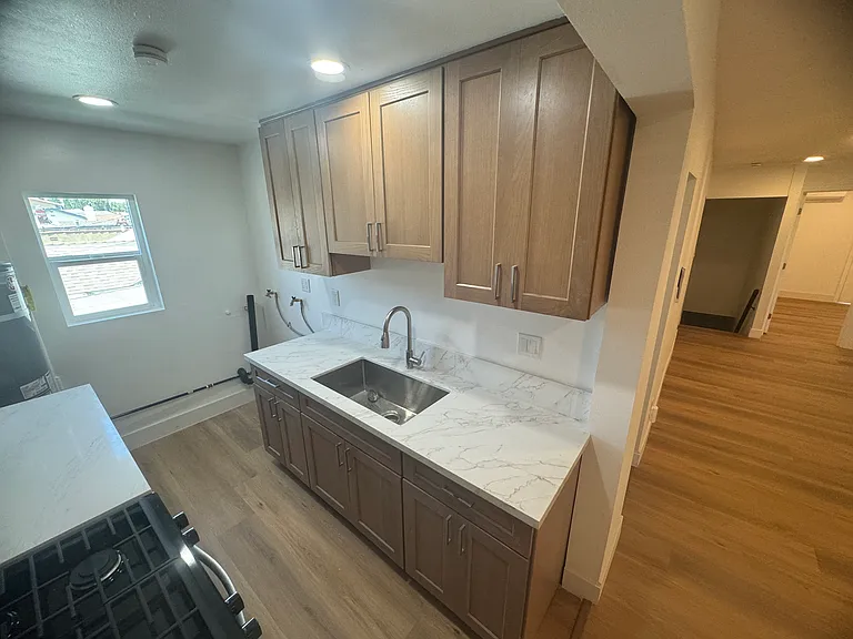 516 W 109th St #B — Photo 7