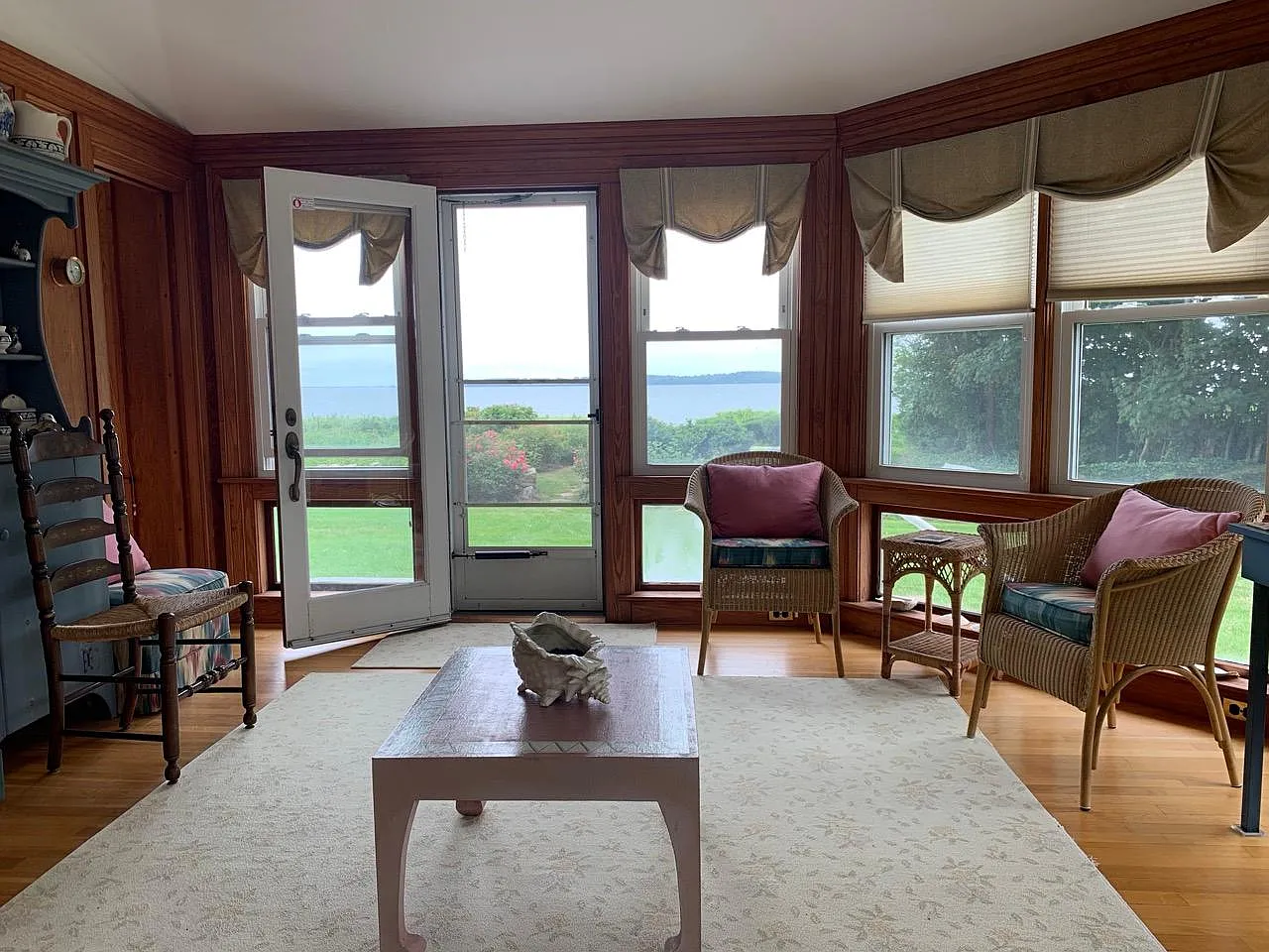4 bed, 2.5 bath, 2600 sqft, $5,700 — Photo 4