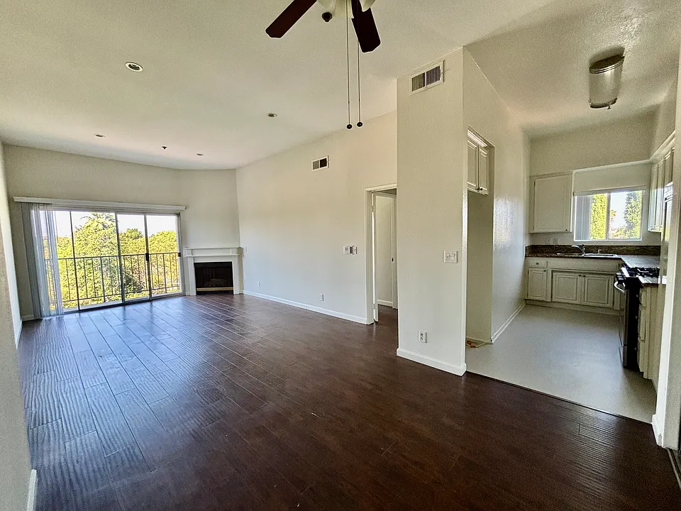 11925 Riverside Dr #36
