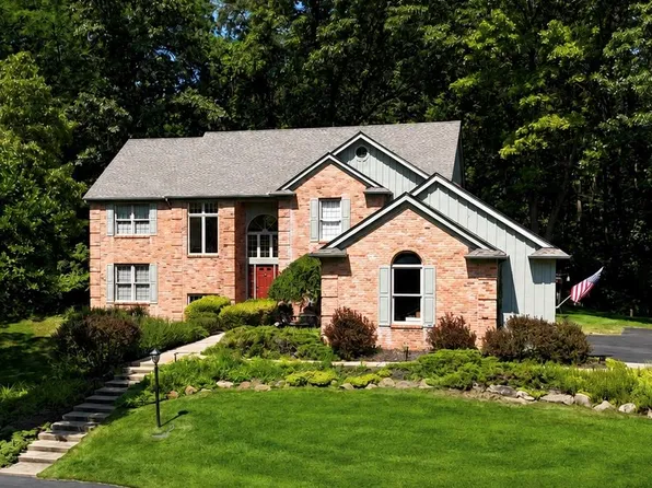 8290 Pawnee Trl, Pinckney, MI 48169