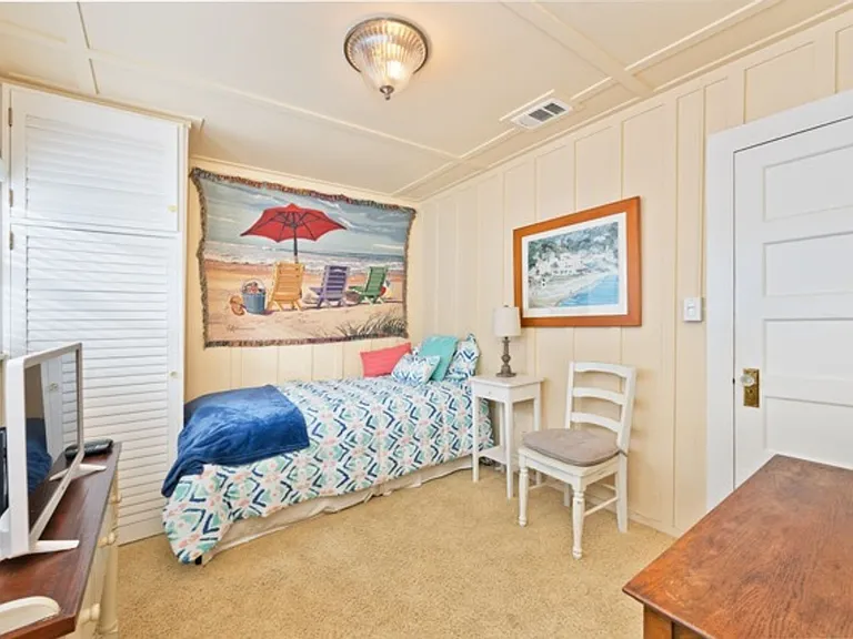 1128 E Balboa Blvd — Photo 29