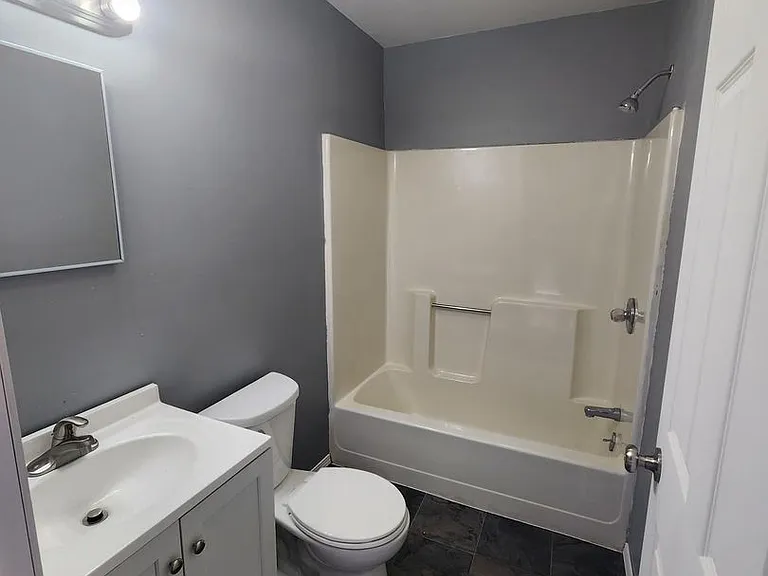108 E Deyoung St — Photo 7