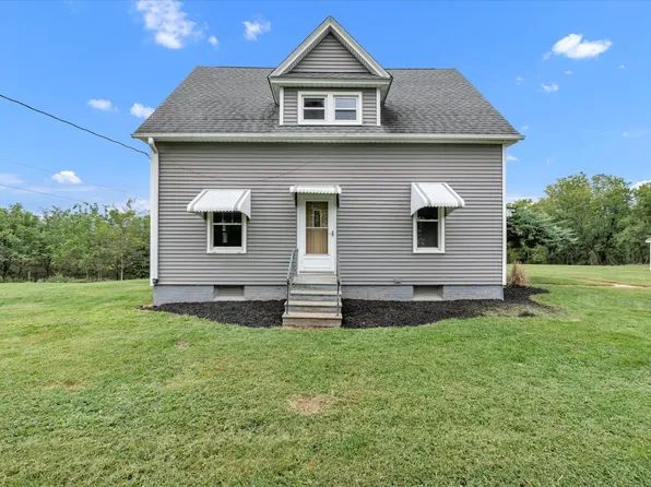 8850 Ridgewood Rd, Rock Island, IL 61201
