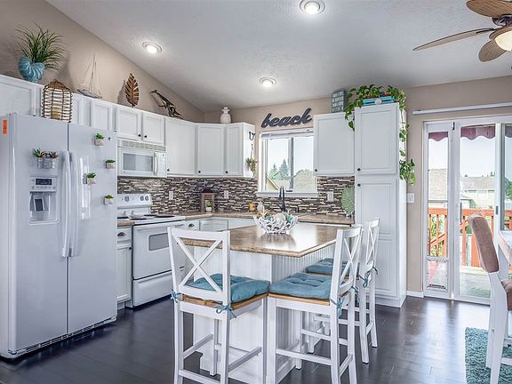 5th image of 17609 3rd Ln