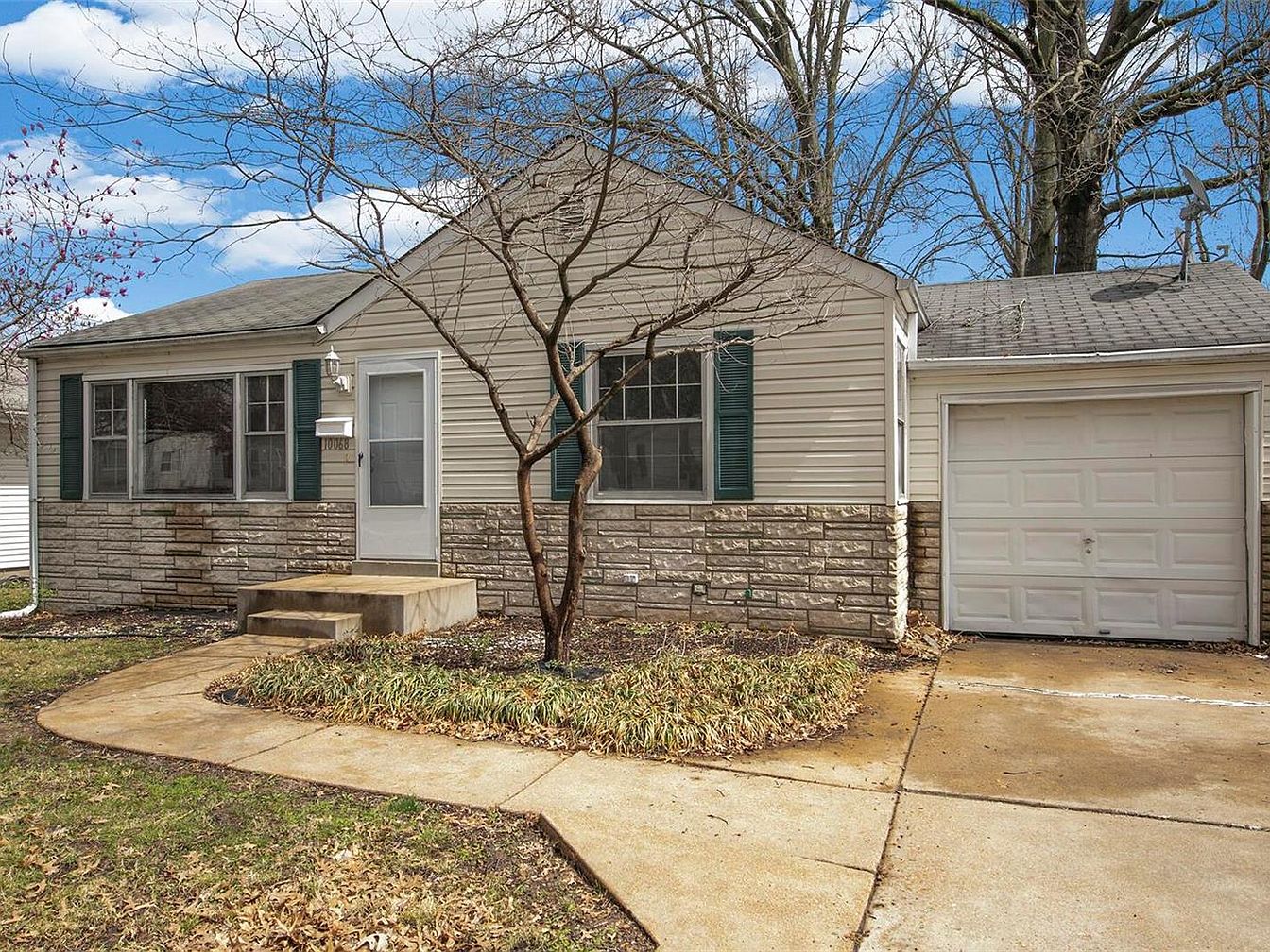 10068 Ashbrook Dr, Saint Louis, MO 63137 | Zillow