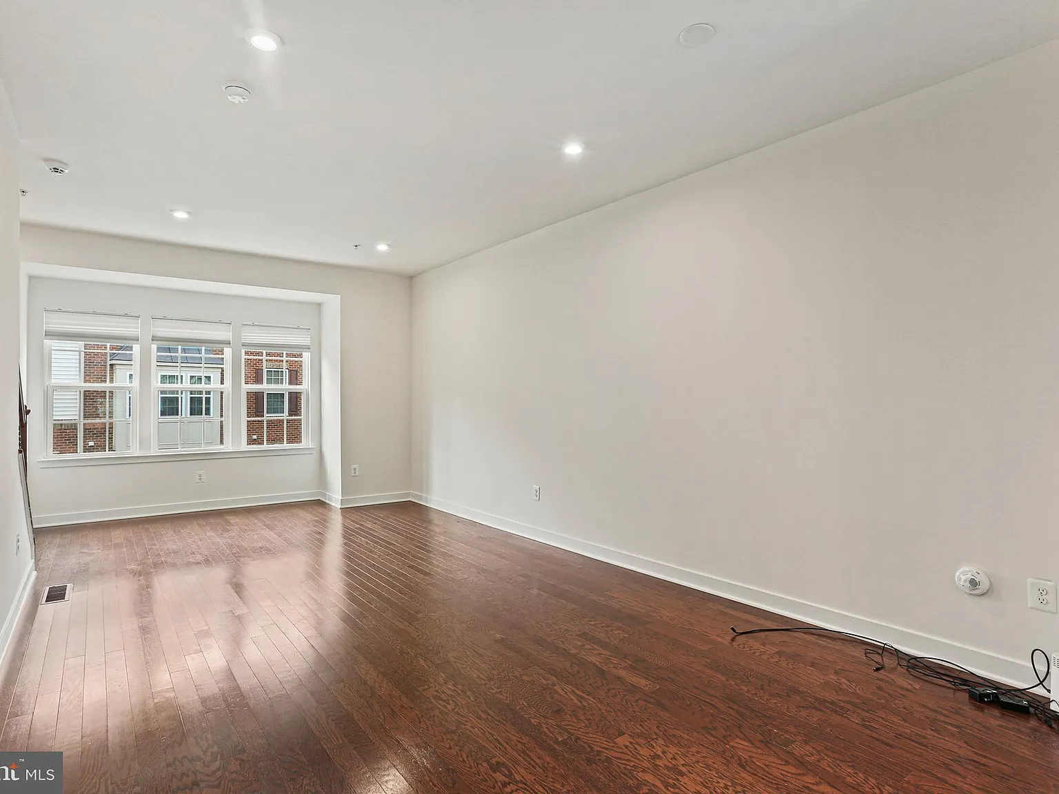 3 bed, 1300 sqft, $3,600 — Photo 3