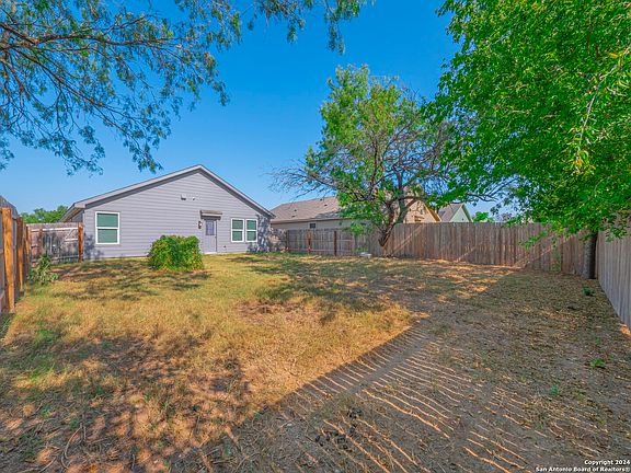 3rd image of 2610 ROBLES ST
