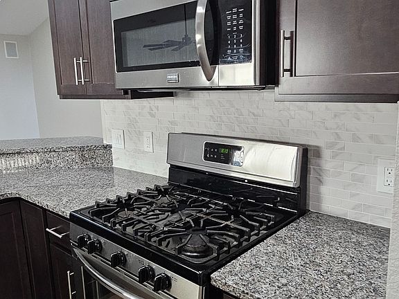 2nd image of 722 Hilltop Ln