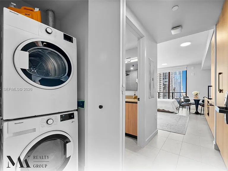 121 NE 5th St #3200 — Photo 12