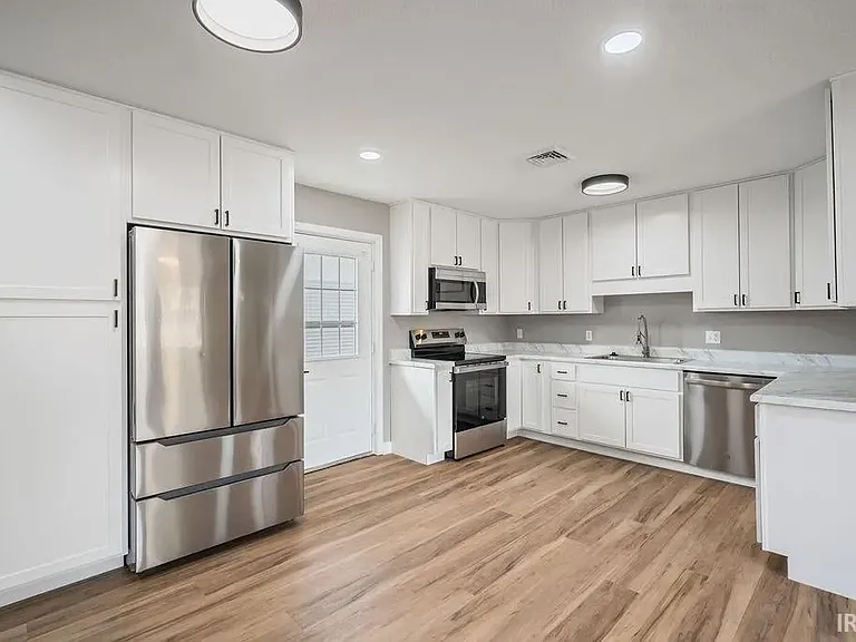 601 N Bradner Ave — Photo 4