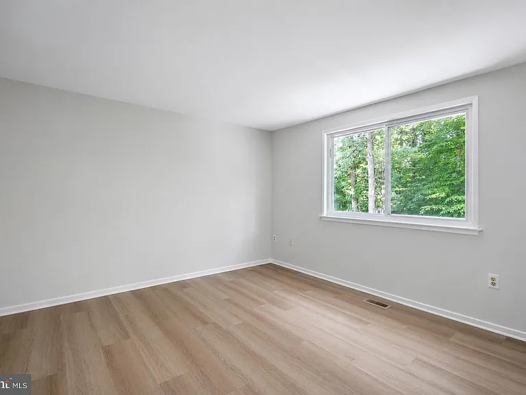 14435 Pebble Hill Ln S — Photo 25
