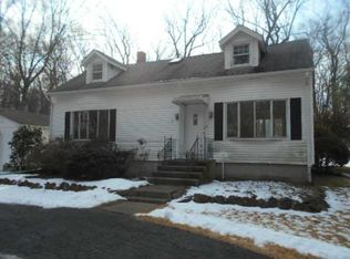 12 Salvas Ct, Cumberland, RI 02864