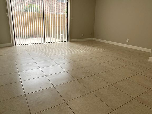 4th image of 413 N Cypress Dr #4A
