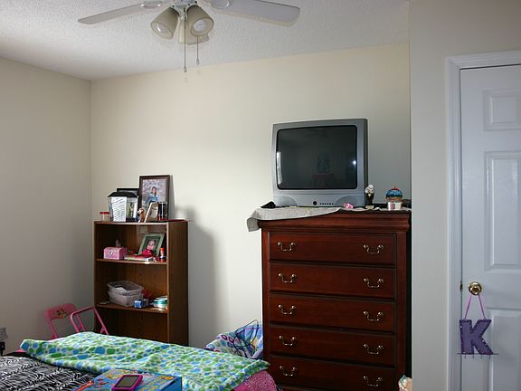 4th image of 123 Lee Dr #2