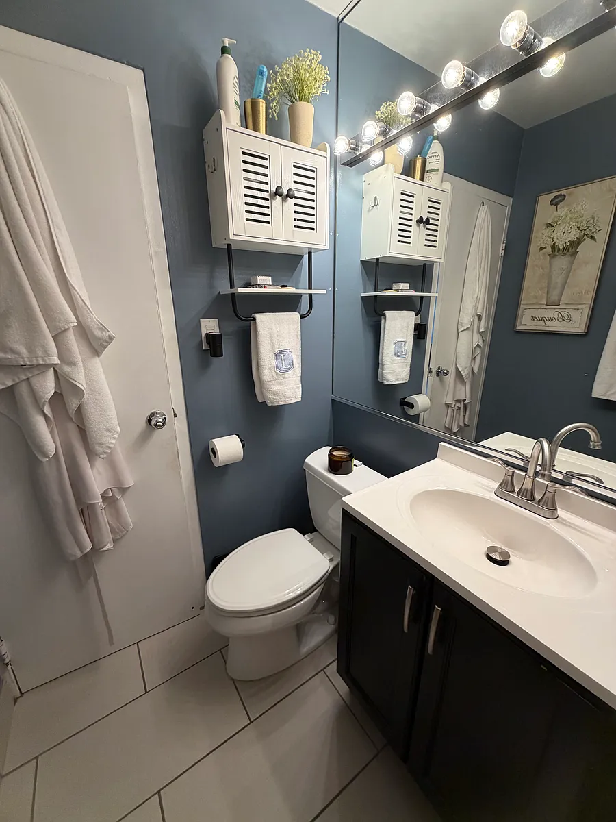 Building Photo - 33 E Cedar St #16B