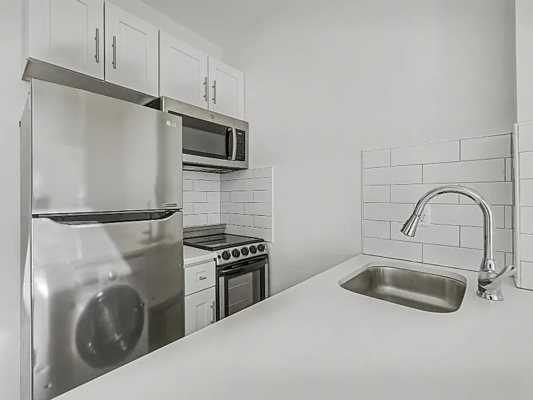 317 E 5th St #5B — Photo 2
