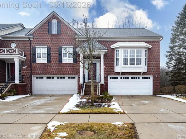 912 Sandalwood Dr, Troy, MI 48085