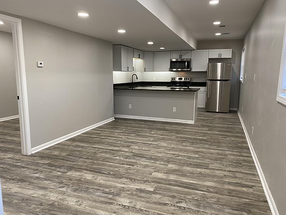 2nd image of 608 Glendale Blvd #1