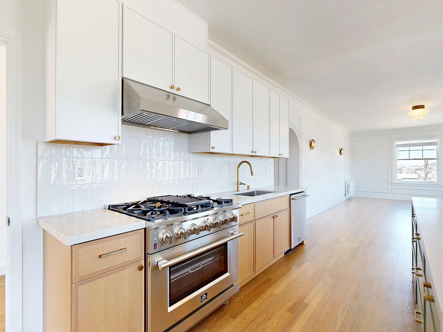 Spacious 3BR with City Views | In-Unit Laundry | Pet Friendly — Photo 3
