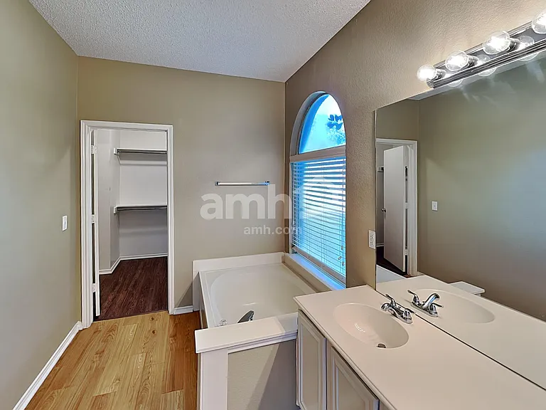 304 Double Oak Ln — Photo 13