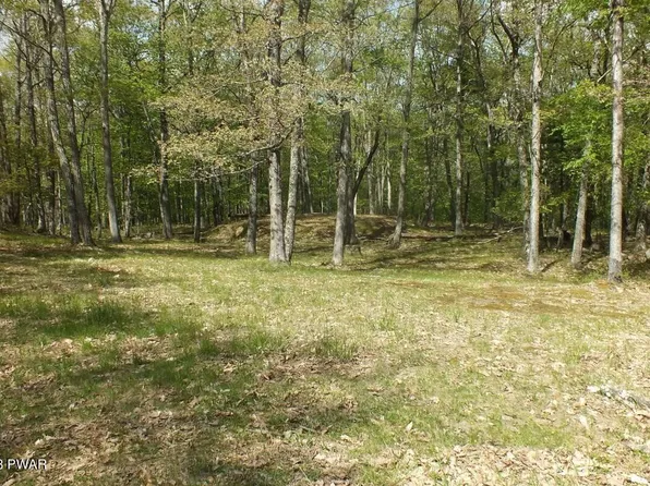 109 Oriole Ct, Hawley, PA 18428