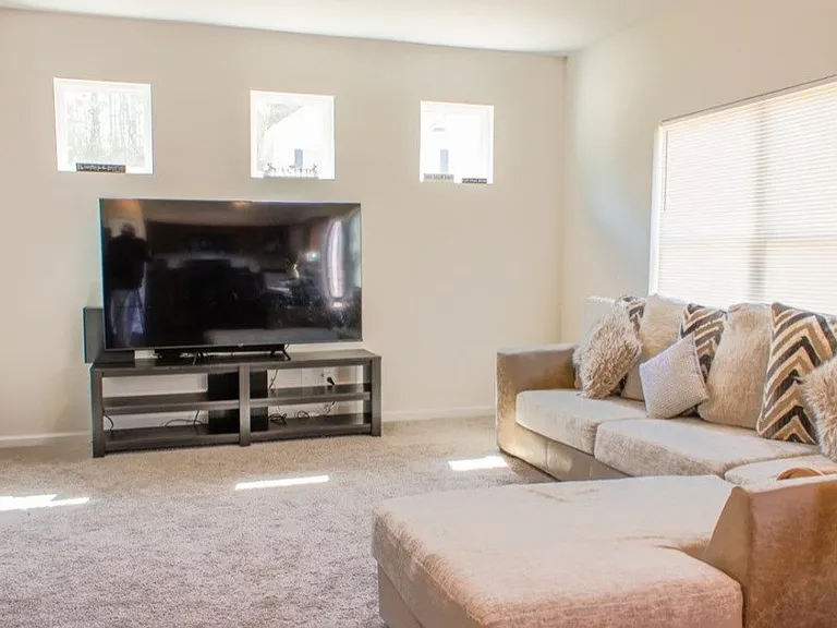 421 Collington Cir — Photo 4