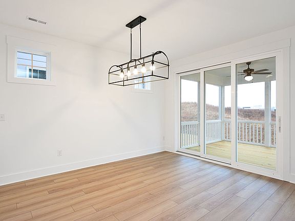 3rd image of 208 Wash Hollow Dr