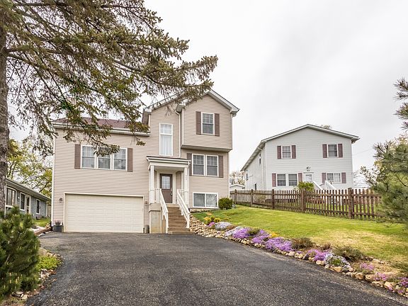 2nd image of 909 Sheridan Dr