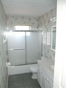 4th image of 3816 Plantation Dr