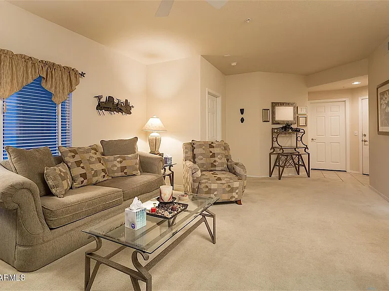 7401 W Arrowhead Clubhouse Dr #1086 — Photo 3