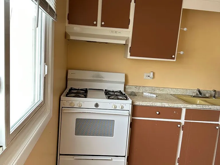 260 E Grand Ave — Photo 18