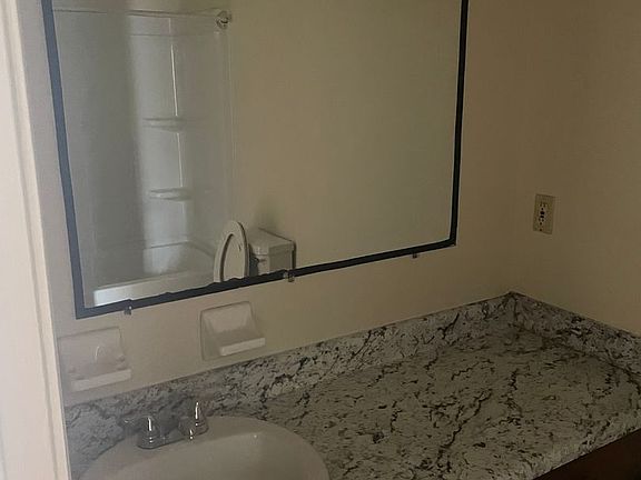 5th image of 319 Dixie Dr APT 1B