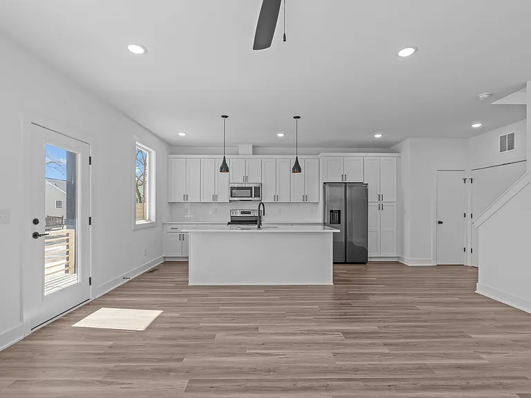 1316 E Lenoir St — Photo 12