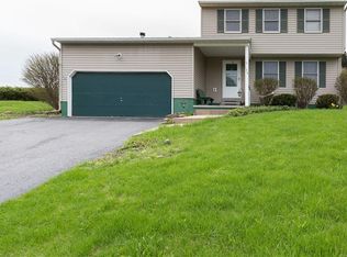 109 Tadsworth Cir, Camillus, NY 13031