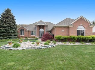 7123 White Tail Dr, Grand Blanc, MI 48439
