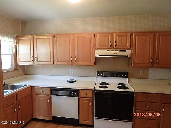 3rd image of 84 Piper Ave