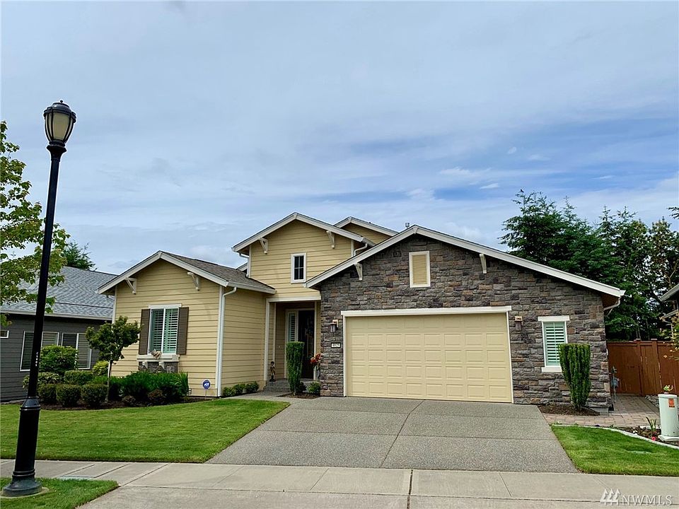 1st image of 4825 Meriwood Dr NE