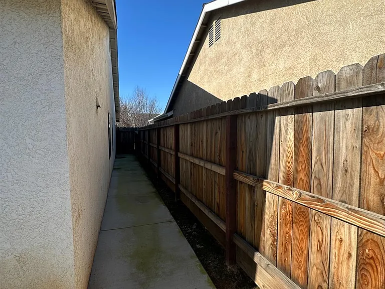 6678 N Western Ave — Photo 31